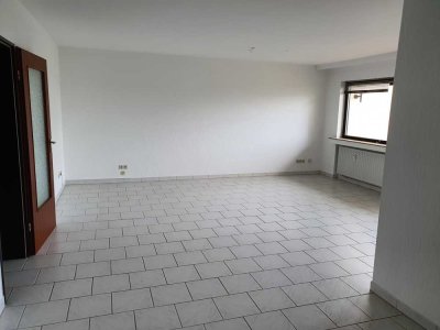 Helle Zentrale Wohnung in ruhiger Lage