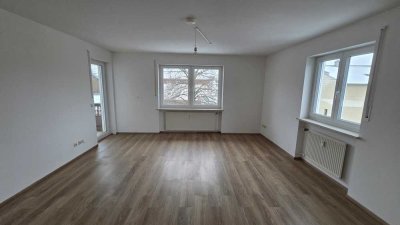 Sehr große, helle und schöne 5 1/2 Zimmer Wohnung. Für München-Pendler ideal.