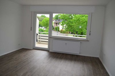 Helle geräumige 2-Raum-Wohnung mit gehobener Innenausstattung mit Balkon in Detmold