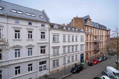 Kernsanierter, denkmalgeschützter Stil-Altbau – Wohnen mit Geschichte