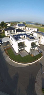 Neuwertiges Einfamilienhaus (DHH) mit 4 Zimmern in Kirchberg (Hunsrück)