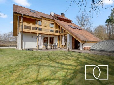 Modernisiertes Traumhaus mit Pool, Galerie-Wohnbereich & großem Garten direkt am Waldrand