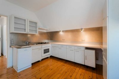 Bezugsbereite Dachgeschosswohnung mit Einbauküche – attraktive Kapitalanlage oder neues Zuhause!