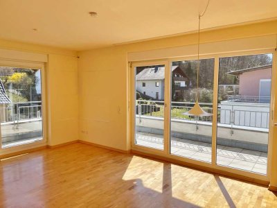Freudenberg Einzugsbereit Provisionsfrei helle DG-Wohnung - umlaufende Sonnenterrasse - Garage/Stell