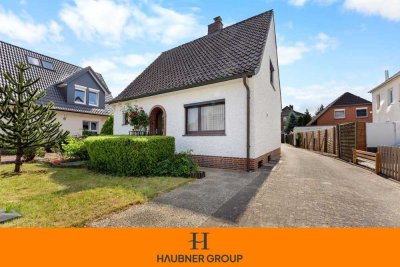 Einfamilienhaus mit Garagen & Gewerbeeinheit – Wohnen und Einnahmen auf einem Grundstück