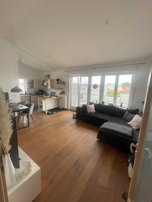 Helle 3-Zimmer-Wohnung mit Balkon, EBK, TG-Stellplatz in Ingolstadt/Etting
