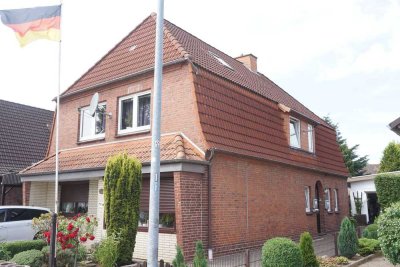 Einfamilienhaus mit großer Einliegerwohnung in Heide