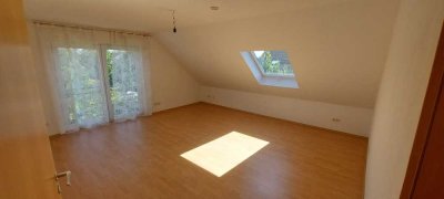 Helle 4-Zimmer Dachgeschosswohnung im Zentrum-West von Sankt Augustin nahe Hochschule und Huma