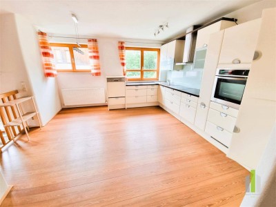 Geräumige 4-Zimmer-Wohnung mit Garten, Fernblick &amp; Carport in Ruhelage