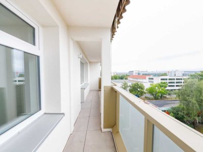 Sonnenverwöhnte Etagenwohnung mit Loggia und moderner Einbauküche – stilvoll wohnen & genießen