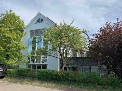 Außergewöhnliches Architektenhaus – Wohnen über den Weinbergen, ruhig, grün