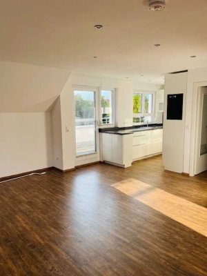 Moderne 4-Zimmer-Maisonette-Wohnung mit Einbauküche, Balkon und weiteren Extras