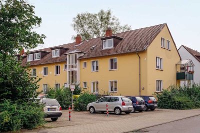Stadtnahe Wohnung mit Balkon - WBS erforderlich // EG links