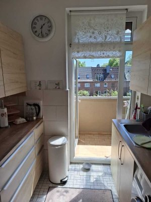 Freundliche 3-Zimmer Wohnung mit Balkon und Einbauküche in Kiel