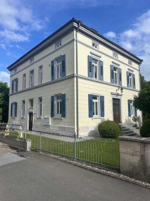 Traumhafte große 4-Zimmer Wohnung in einer Unternehmervilla!