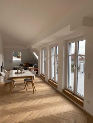 Neuwertige Penthouse-Wohnung mit Dachterrasse in Wald-Trudering