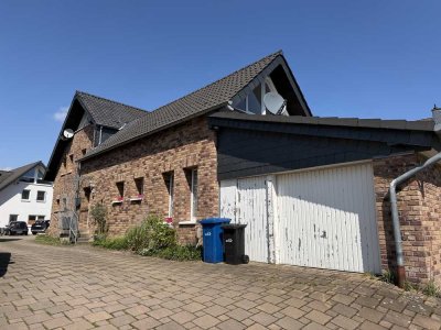 ** Doppelhaushälfte mit Altbaucharme und Garage in Leverkusen Neuenhaus