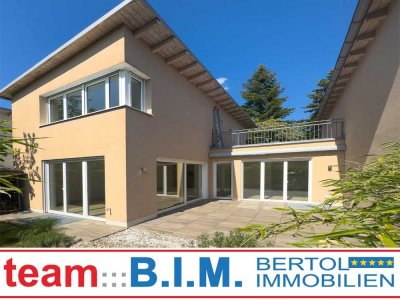 Modernes Patio-Haus mit mediterraner Anmutung | Lichtdurchflutet