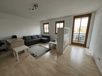 Hübsches helles Apartment mit Balkon in der Hans-Schäfer-Straße zu vermieten