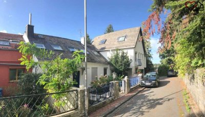 Renovierte DG-Wohnung mit großer Loggia und phantastischen Fernblick