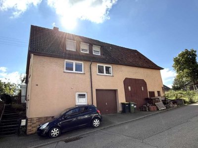*Sanierungsbedürftiges Einfamilienhaus mit großer Scheune, Landwirtschaftsfläche & Blick ins Grüne*