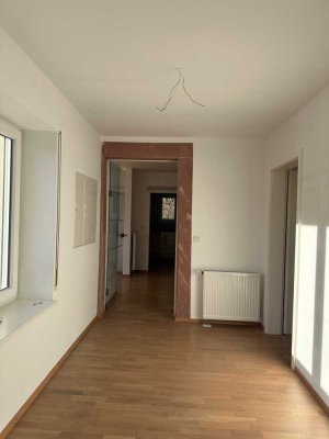 Helle 3 Zimmer Wohnung mit Balkon und Stellplatz in Mumbach