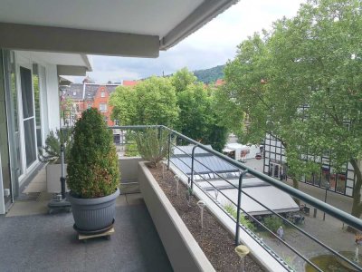 Schöne und modernisierte 2,5-Raum-Wohnung mit Balkon und Einbauküche in Northeim