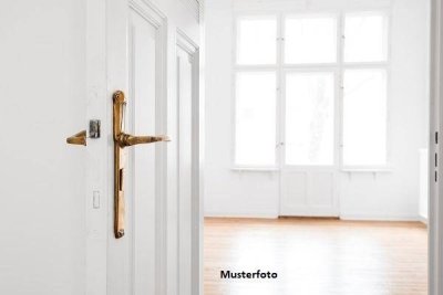 Gepflegte Erdgeschosswohnung mit großem Gartenanteil und Tiefgarage