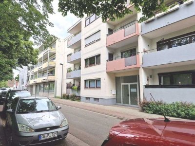 Erstbezug nach Renovierung Geräumige 4-Zimmer Wohnung mit 2 Balkons direkt am Park !