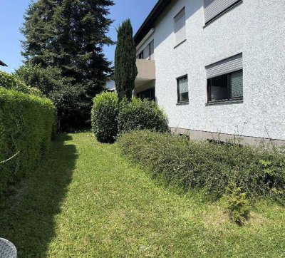 Große Erdgeschoßwohnung mit eigenem Garten, Terrasse, Einbauküche und Garage