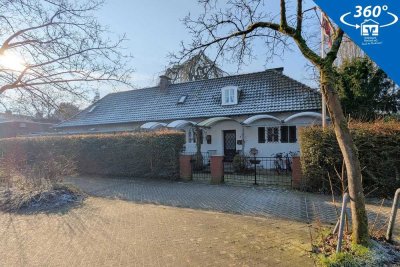 Historische Villa mit großem Grundstück und Hallenbad
Zentrale und ruhige Lage von Rhede