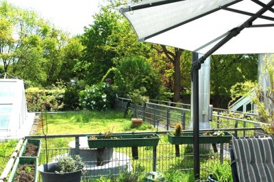 Heim mit Einliegerwohnung zur späteren Selbstnutzung am Britzer Garten-architektonische Perle!