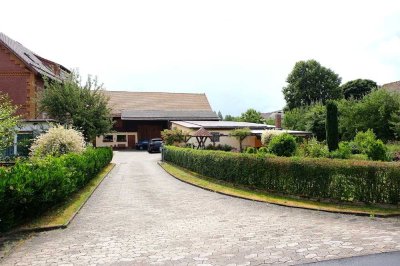 Ländliches Mehrfamilienhaus mit Charme ! Drei Wohneinheiten mit Nebengebäuden, Garagen und großem Ho