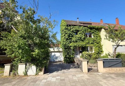 Charmante Doppelhaushälfte mit großem Garten in Neustadt-Kernstadt VB