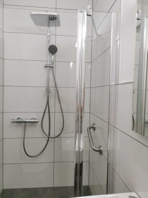 Sonnige 4 Zimmer Wohnung, mit Gäste-WC und EBK, Keller, Stellplatz, 1 OG, in Friedberg/Hess.