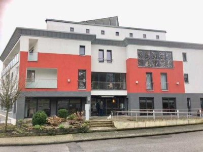 Seniorengerechte Wohngemeinschaft: Frisch renoviertes Einzelzimmer mit eigenem Duschbad