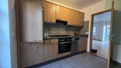 Ab sofort: 2,5 Zi. EG, EBK, Garten, Terrasse & Stellplatz