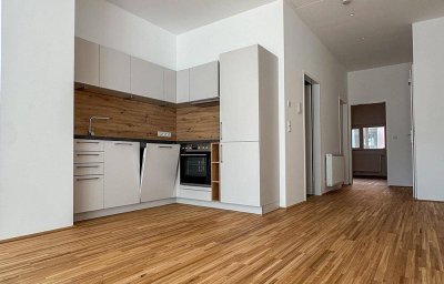 Erstbezug nach umfassender Sanierung: 2-Zimmer Wohnung in idealer Lage