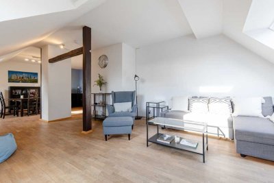 Lichtdurchflutete Drei-Zimmer-Wohnung mit Aufzug und Stellplatz direkt am Schweizer Platz