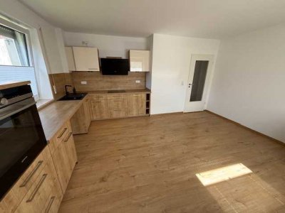 Neu sanierte 4-Zimmer-EG-Wohnung in 2-Familienhaus