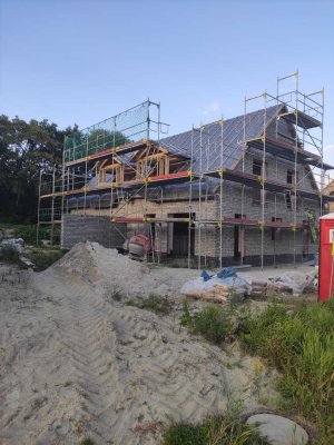 Neubau-Doppelhaushälften mit Seelage – Erstbezug – KfW 40 – PV-Anlage – hochwertige Ausstattung