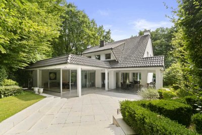 Von Privat: Imposante Villa in Hocksteins bester Lage.