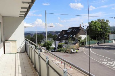 Modernisierte 4 Zimmer Wohnung mit großem Balkon und EBK direkt beim Kräherwald