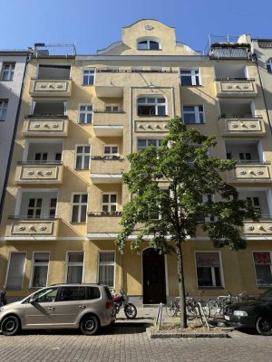 Vermietete ruhige  3-Zimmer-DG-Altbau-Wohnung mit Sonnenterrasse nahe Schillerpark und Humboldthain