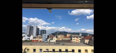 Wohnen in Linz: Attraktive Kleingarconniere mit traumhaftem Ausblick! Pendler, Studenten und Singles Besichtigungstermin vereinbaren!! KEINE Maklerprovision