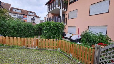 Schöne und vollständig renovierte 3-Raum-Erdgeschosswohnung mit EBK in Leonberg