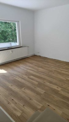MISBURG-NORD | Teilrenovierte 1-Zimmer-Wohnung mit Balkon