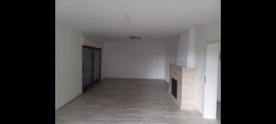 1200 € - 176 m² - 6.0 Zi.