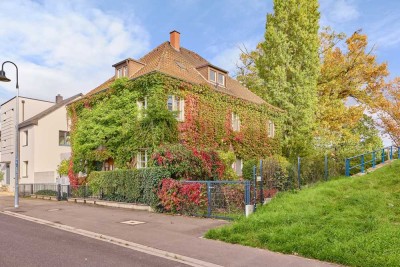Historisch gut erhaltene Villa mit Baugrundstück für vielseitige Nutzung!