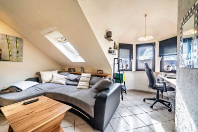 Über den Dächern in Seenähe – charmante DG-Wohnung mit Erker